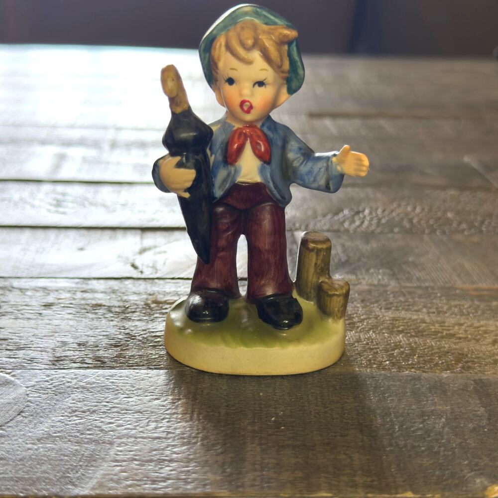 Vintage Inarco‎ Figurine Boy With Umbrella # E4713 3.5" Tall